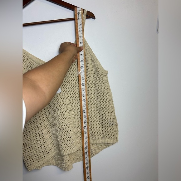 NWT Tula J Leylanie Sweater Tank Women Sz M Crochet Knit Tan V-Neck minimalist - Picture 9 of 10